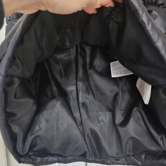 Michael Kors Shiny Women's Black Puffer Winter outoor Vest Gold Zipper Size S. - Picture 6 of 10